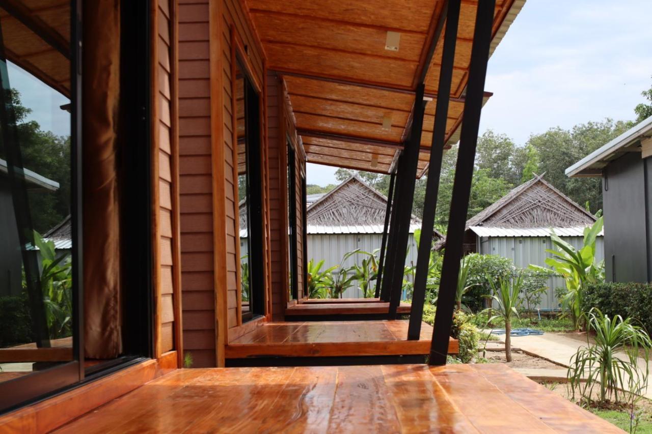 Baan Check In Hotell Ko Lanta Eksteriør bilde