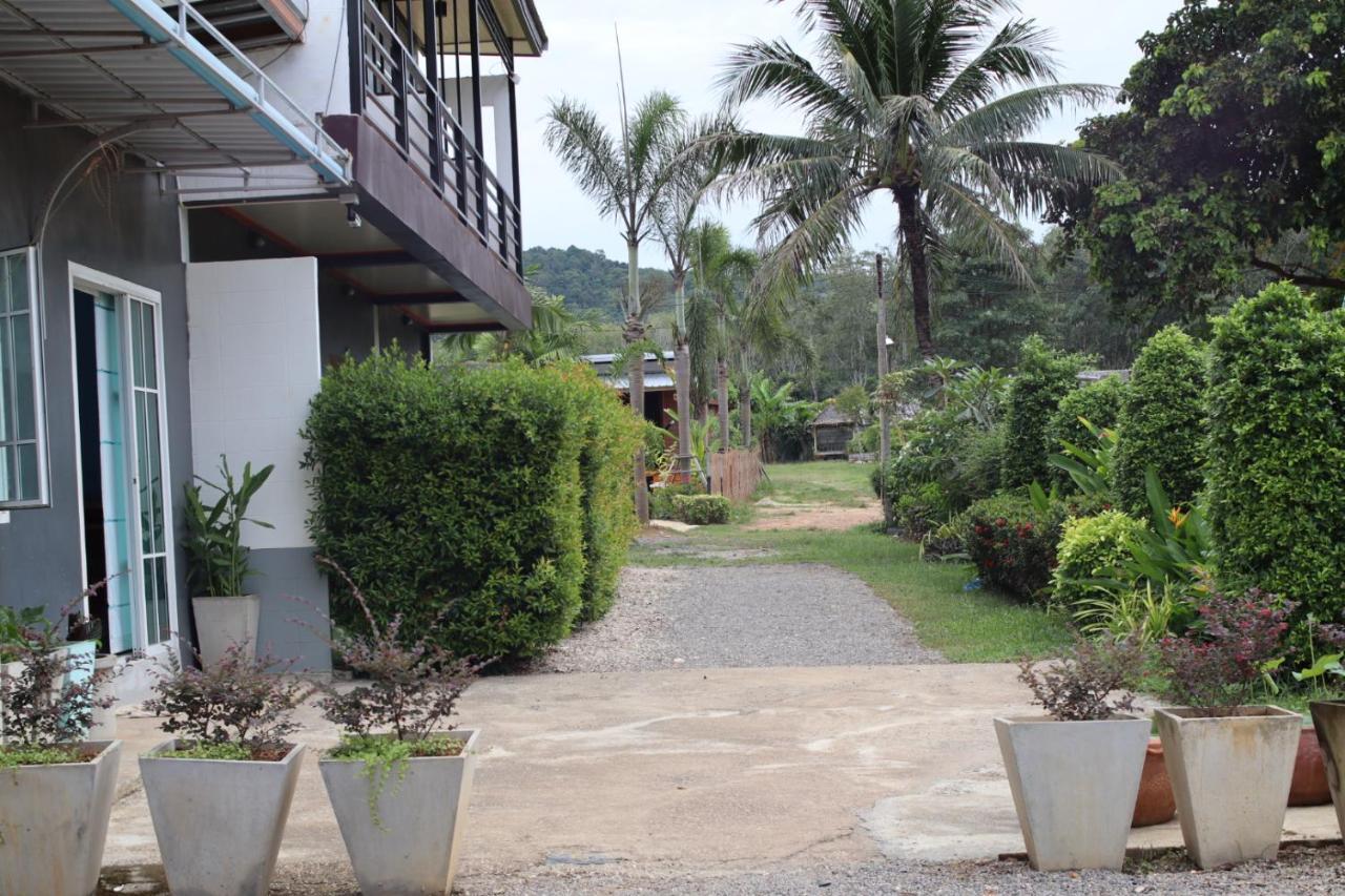 Baan Check In Hotell Ko Lanta Eksteriør bilde