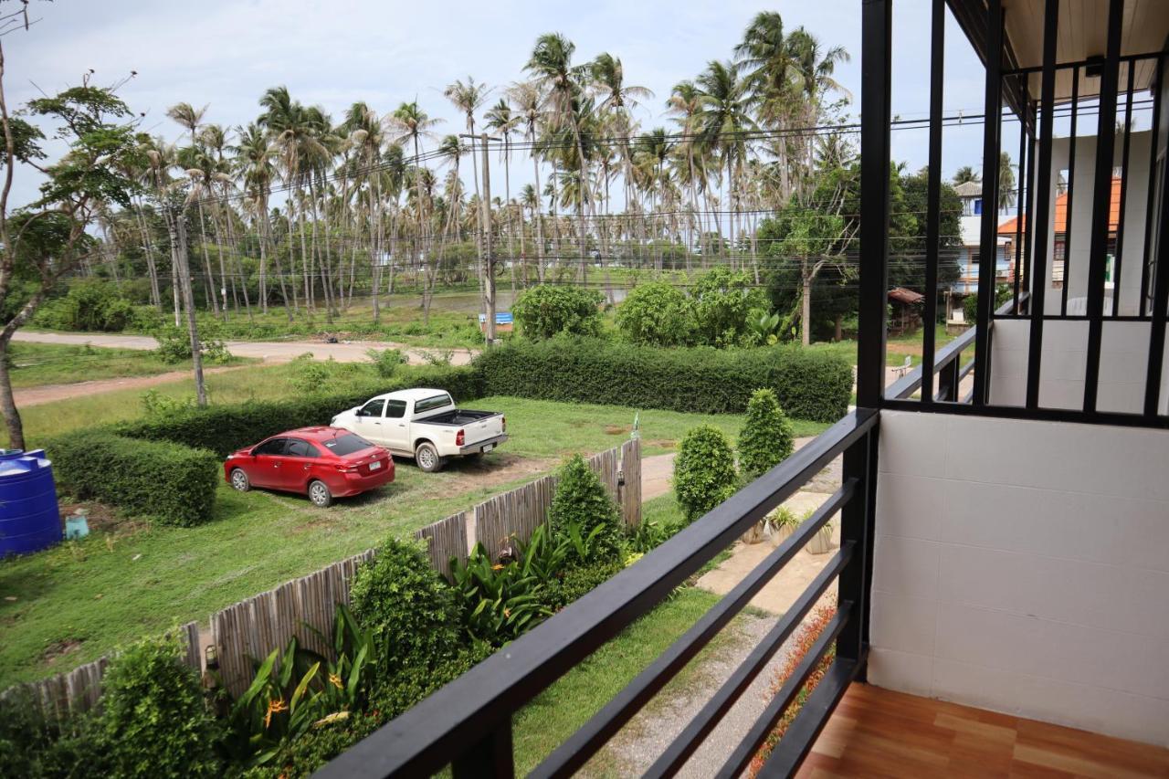 Baan Check In Hotell Ko Lanta Eksteriør bilde